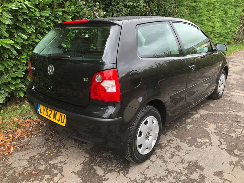 VOLKSWAGEN POLO